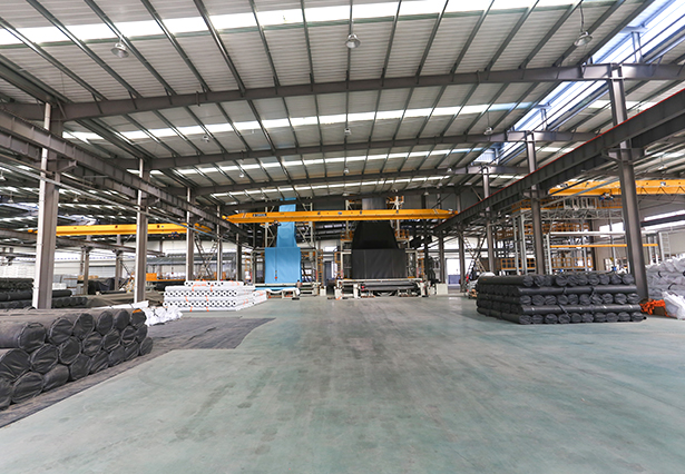 泰安佳路通10米宽新型土工膜设备在新厂正式投产运行
